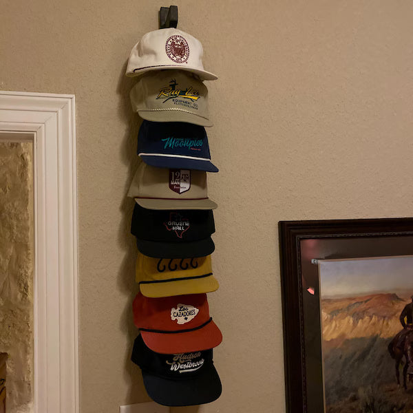 حامل القبعات الخشبي