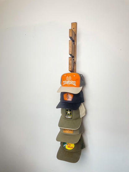 حامل القبعات الخشبي